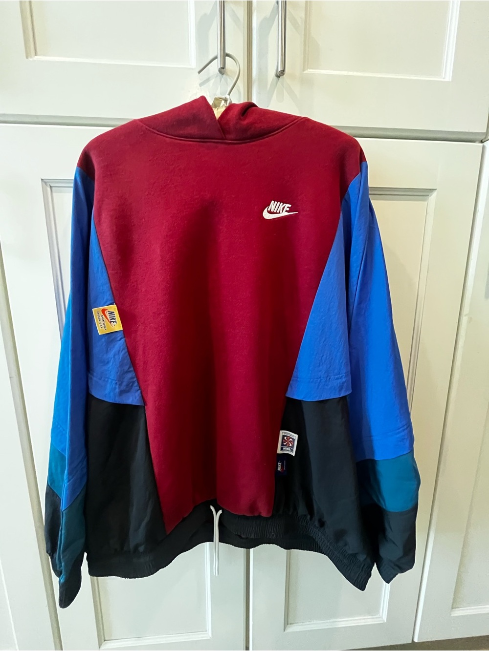 Nike Icon Clash Women’s Burgundy and Royal Blue Pullover Hoodie - Picture 3 of 8